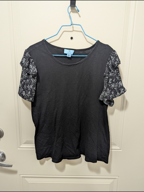 CeCe Tops - CeCe Black Short Sleeve Top with Patterned Ruffle Sleeves
